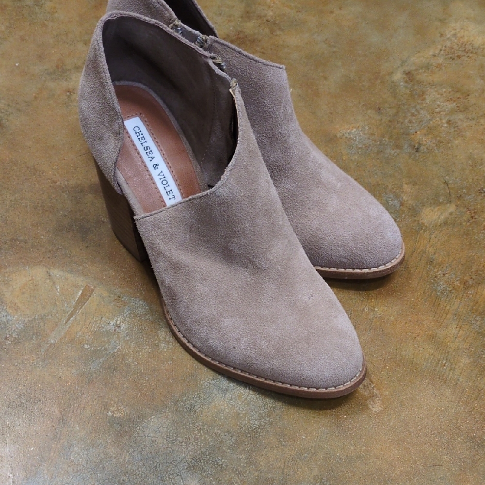 Chelsea & Violet Tan Suede Ankle Booties, Shoeties, Size 7, Wood Stack Heel